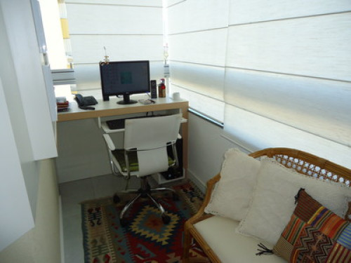 Lover of exchanges of knowledge