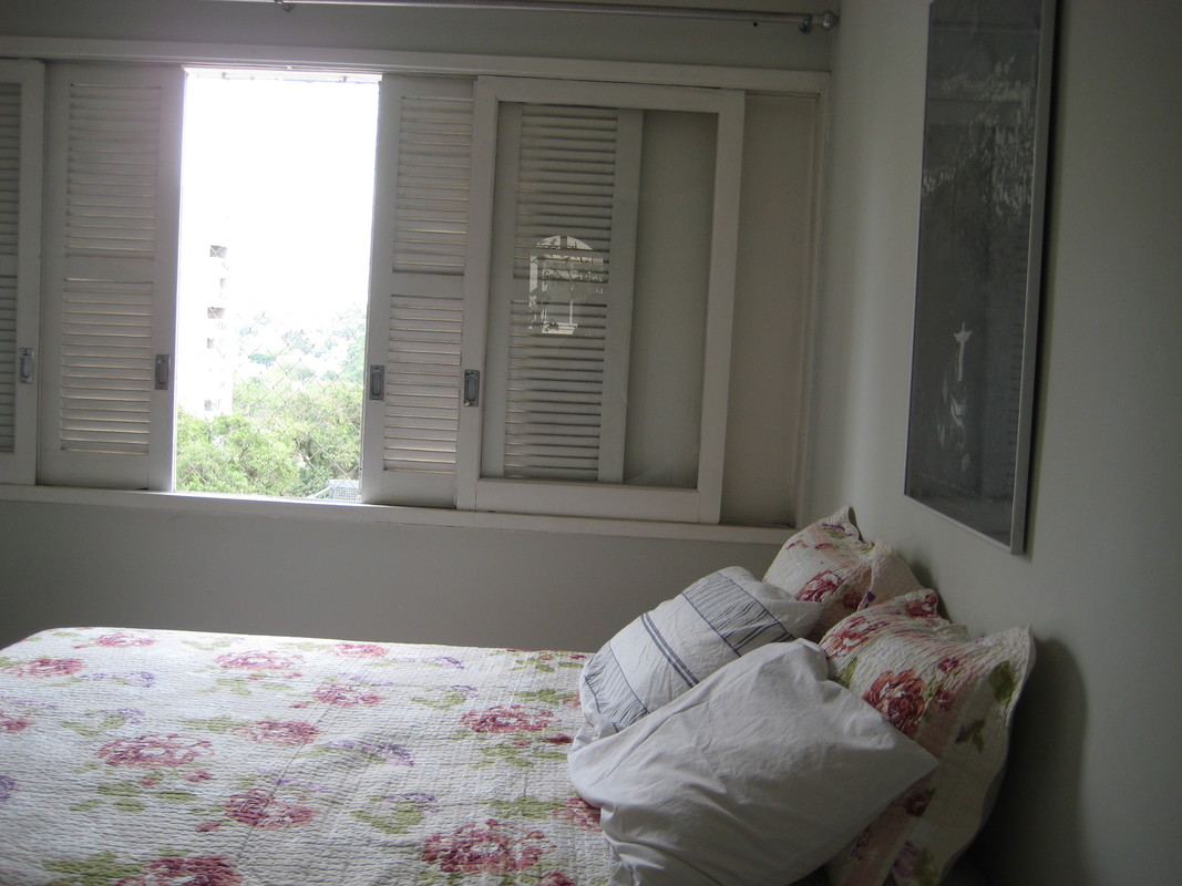  COZY(Single Bed)  -  LARGE ROOM IN LAPA  - Gallery -  1