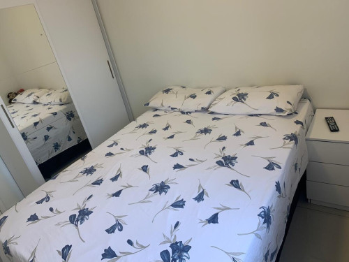 Room in apartment next to metro 