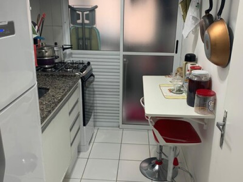 Room in apartment next to metro 