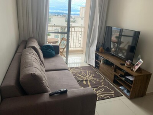 Room in apartment next to metro 