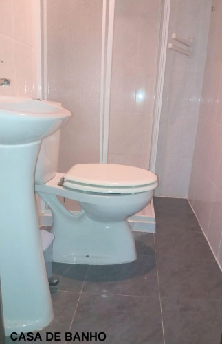 Pleasant single ensuite bedroom close FEP, FEUP, FMDUP, Salgueiros metro station  - Gallery -  3