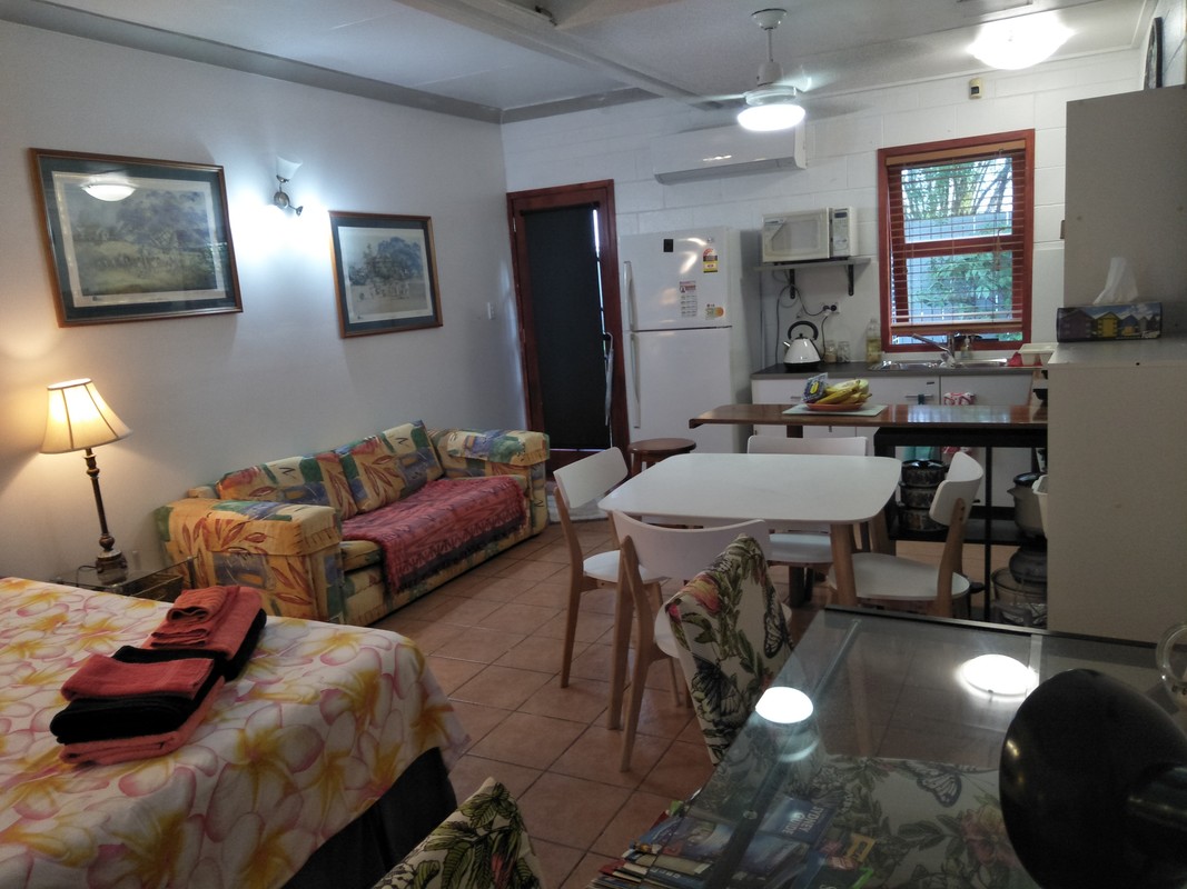  Studio  Room-Self Contained(Single Bed)  -  Cairns Homestay- short walk to City  - Gallery -  1