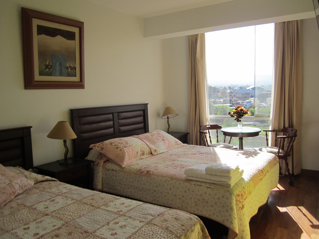Room 2(Full Room) - Balconies overlooking San Jeronimo - Gallery - 1