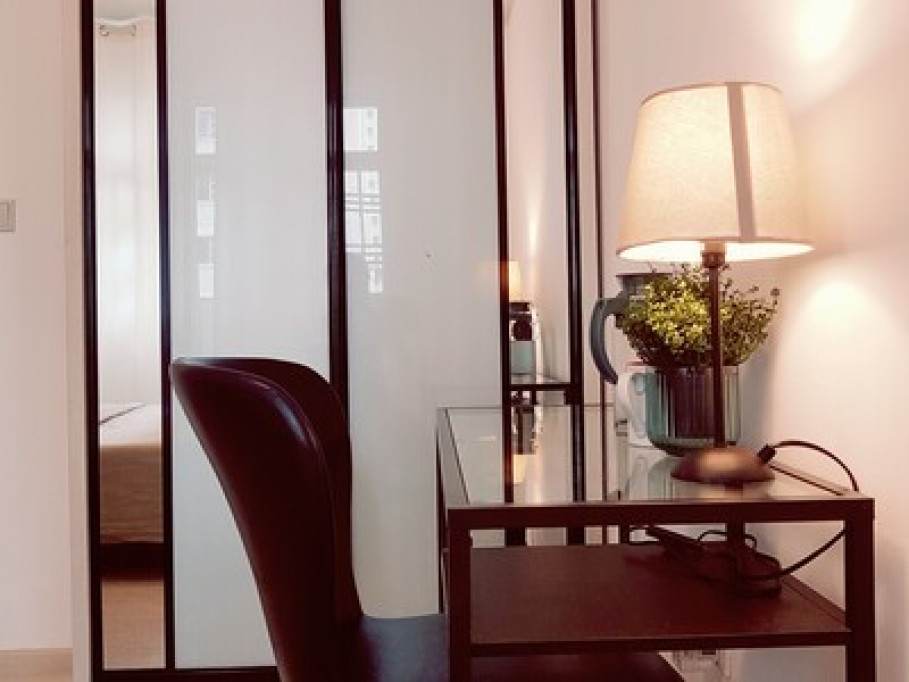Private Room - AC , Wi-Fi. Near MRT