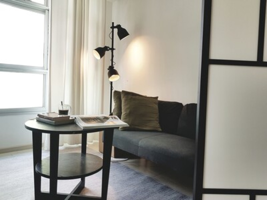 Private Room - AC , Wi-Fi. Near MRT