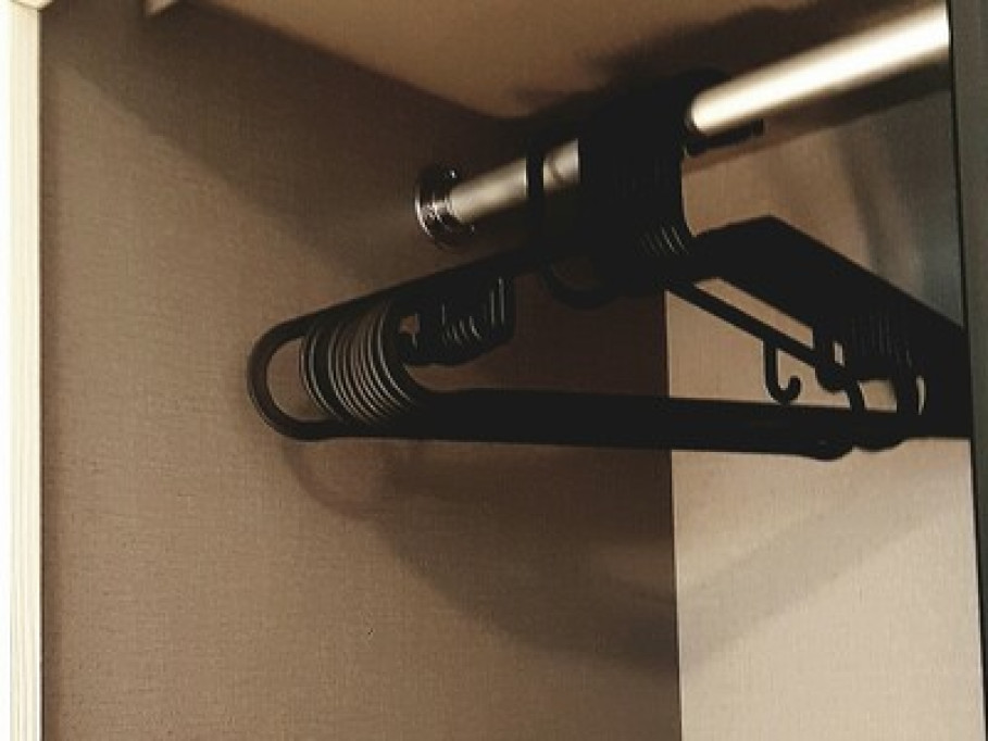 Private Room - AC , Wi-Fi. Near MRT