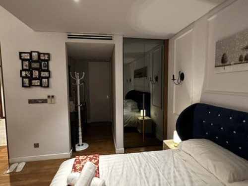 K.L. cozy studio with roof top gdn 