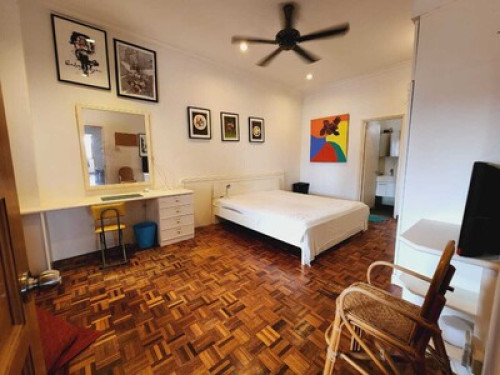 Spacious Ensuite 1Km to Publika