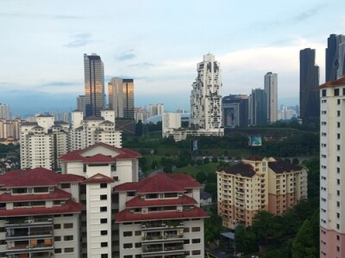 Spacious Ensuite 1Km to Publika