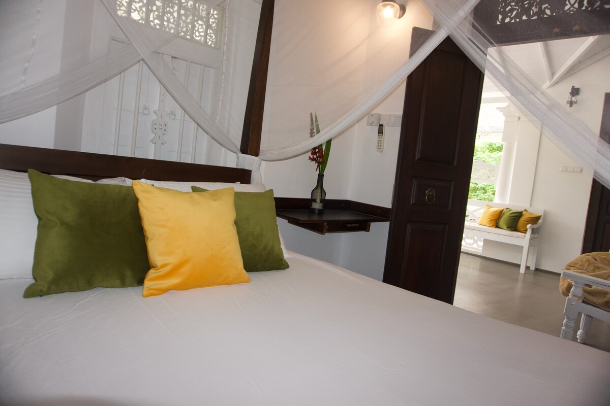  Queen Bed Room 1(Full Room)  -  VILLA RATHNAMALEE  - Gallery -  1