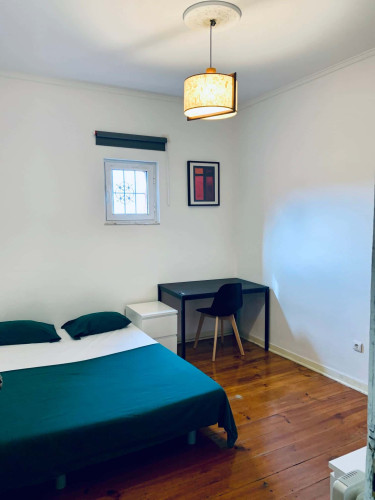 Quarto com cama de solteiro em apartamento com 5 quartos - FLAT P - P3