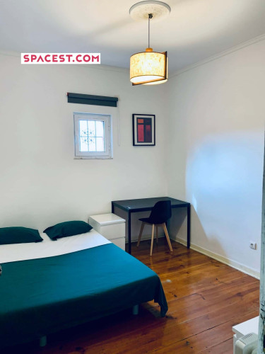 Quarto com cama de solteiro em apartamento com 5 quartos - FLAT P - P3