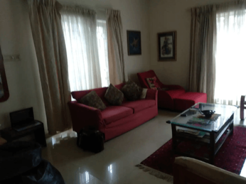 Room in Peacock roaming villa