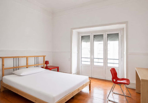 Quarto com cama de casal, com varanda, em apartamento com 6 quartos - FLAT A - A4