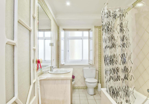 Quarto com cama de casal, com varanda, em apartamento com 6 quartos - FLAT A - A4 - Gallery - 18
