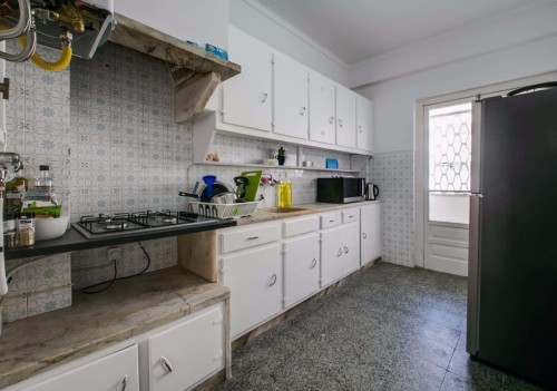 Quarto com cama de casal, com varanda, em apartamento com 3 quartos - FLAT S - S3