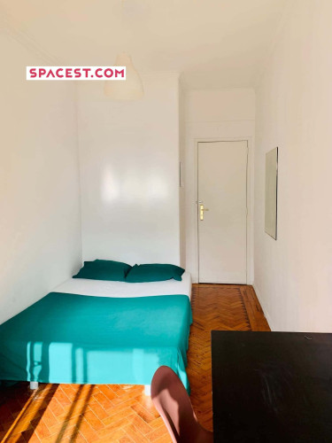 Quarto com cama de casal, com varanda, em apartamento com 3 quartos - FLAT S - S3 - Gallery - 13