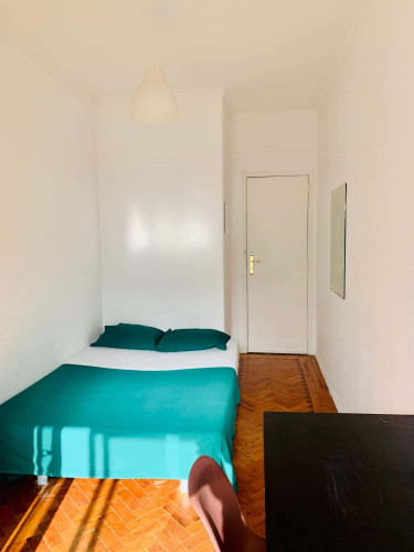Quarto com cama de casal, com varanda, em apartamento com 3 quartos - FLAT S - S3 - Gallery - 10