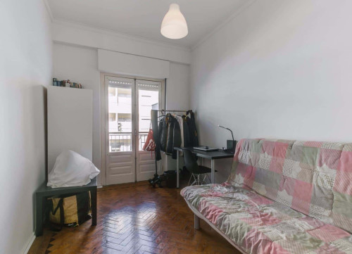 Quarto com cama de casal, com varanda, em apartamento com 3 quartos - FLAT S - S3