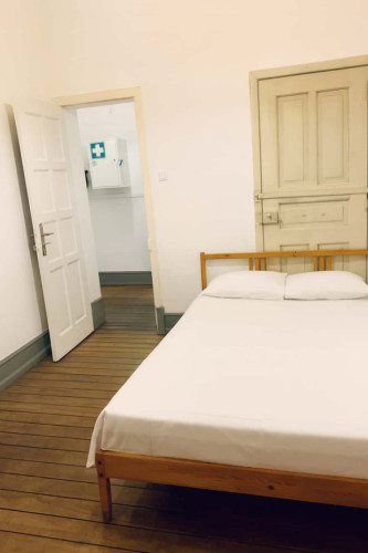 Quarto com cama de solteiro em apartamento com 6 quartos - FLAT C - C1 - Gallery - 8