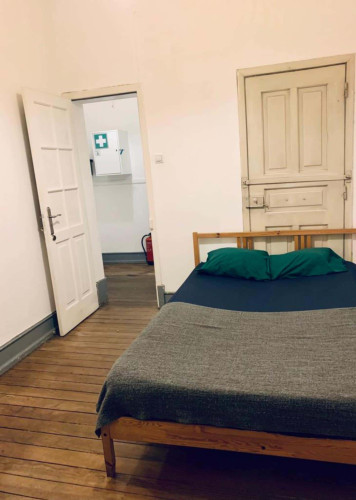 Quarto com cama de solteiro em apartamento com 6 quartos - FLAT C - C1 - Gallery - 10