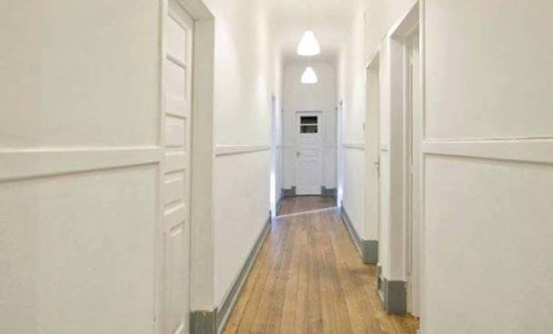 Quarto com cama de solteiro em apartamento com 6 quartos - FLAT C - C1