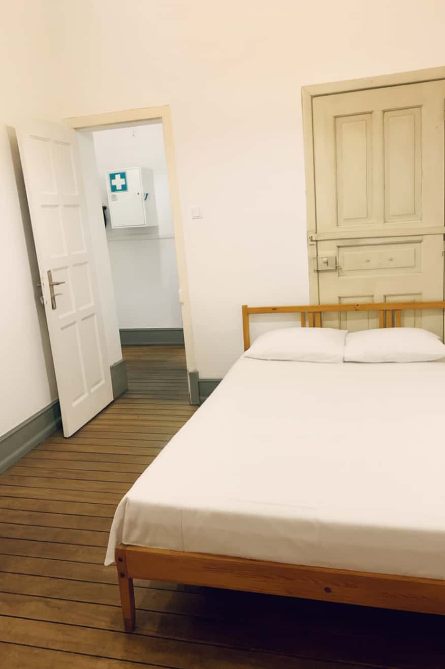 Quarto Com Cama De Solteiro Em Apartamento Com 6 Quartos - FLAT C - C1 - 2