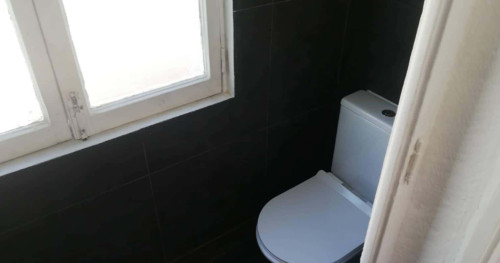 Quarto com cama de casal em apartamento com 8 quartos - independente da casa - FLAT G - G01 - Gallery - 8