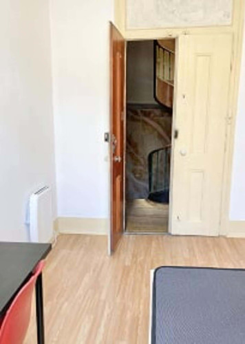 Quarto com cama de casal em apartamento com 8 quartos - independente da casa - FLAT G - G01 - Gallery - 23