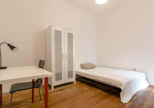 Quarto com cama de solteiro em apartamento com 9 quartos - FLAT N - N4