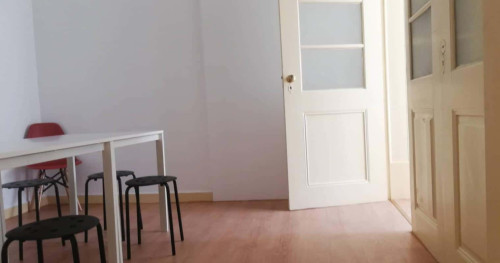 Quarto com cama de casal em apartamento com 8 quartos - FLAT G - G08 - Gallery - 18