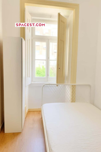 Quarto com cama de casal em apartamento com 8 quartos - FLAT G - G08