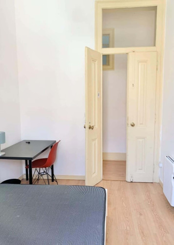 Quarto com cama de casal em apartamento com 8 quartos - FLAT G - G08 - Gallery - 23