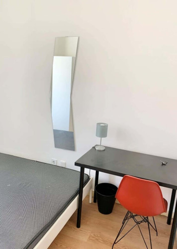 Quarto com cama de casal em apartamento com 8 quartos - FLAT G - G08 - Gallery - 21