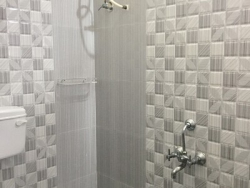 Fully furnished Posh 2BHK 