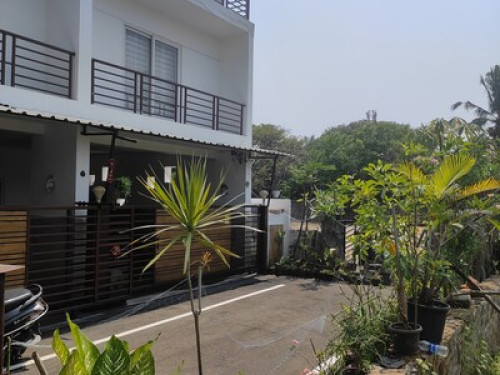 The Pod by the Beach