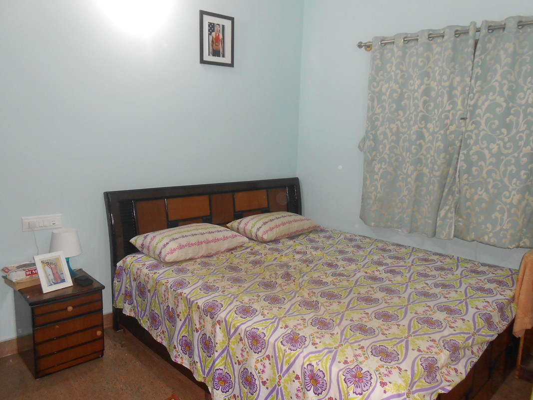 Kingsize Bed & Large Wardrobe(Single Bed) - 1