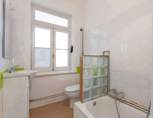 Quarto com cama de solteiro em apartamento com 6 quartos - FLAT K - K6