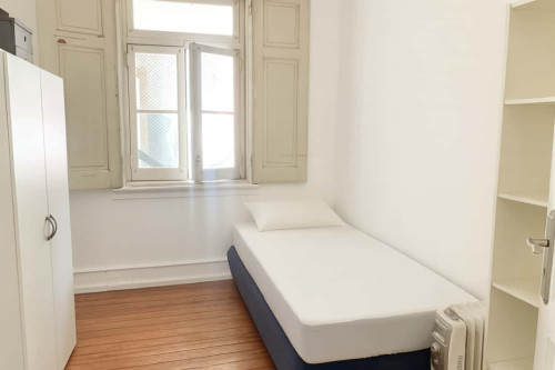 Quarto com cama de solteiro em apartamento com 6 quartos - FLAT K - K6
