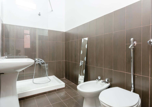 Quarto com cama de casal em apartamento com 9 quartos - FLAT N - N1 - Gallery - 6