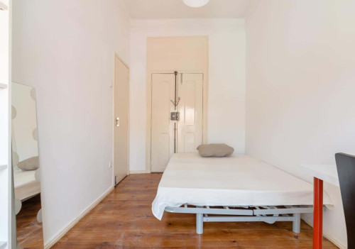 Quarto com cama de casal em apartamento com 9 quartos - FLAT N - N1 - Gallery - 17