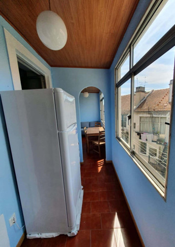 Quarto com cama de solteiro em apartamento com 5 quartos - FLAT D - D01