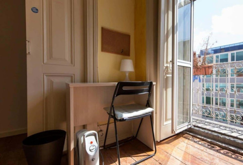 Quarto com cama de solteiro, com varanda, em apartamento com 8 quartos - FLAT E - SALDANHA 51E - Gallery - 19