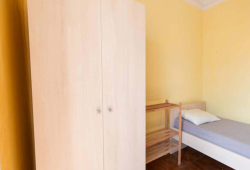 Quarto com cama de solteiro, com varanda, em apartamento com 8 quartos - FLAT E - SALDANHA 51E - Gallery - 20