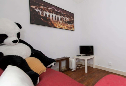 Quarto com cama de solteiro, com varanda, em apartamento com 8 quartos - FLAT E - SALDANHA 51E - Gallery - 15