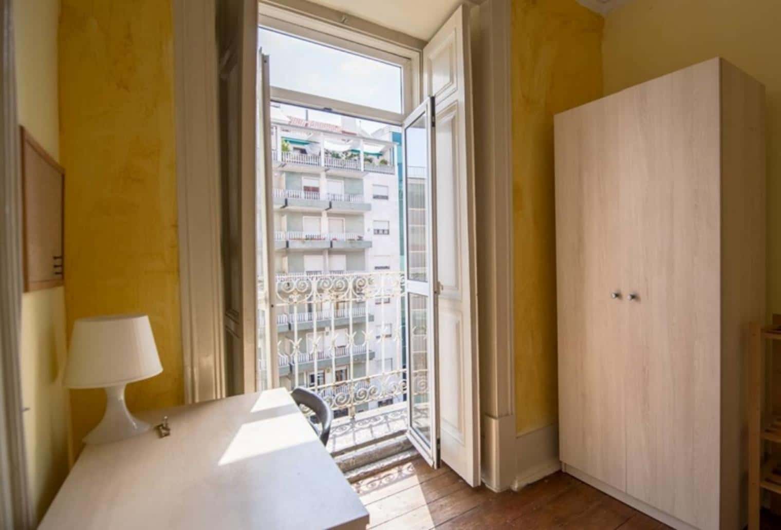 Quarto Com Cama De Solteiro, Com Varanda, Em Apartamento Com 8 Quartos - FLAT E - SALDANHA 51E - 3