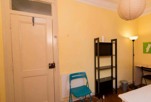 Quarto com cama de casal em apartamento com 8 quartos - FLAT E - SALDANHA 53E - Gallery - 20
