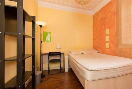 Quarto com cama de casal em apartamento com 8 quartos - FLAT E - SALDANHA 53E - Gallery - 18