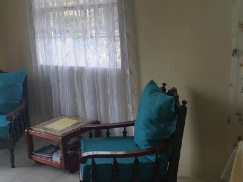 Spacious Colonial - Gallery - 13